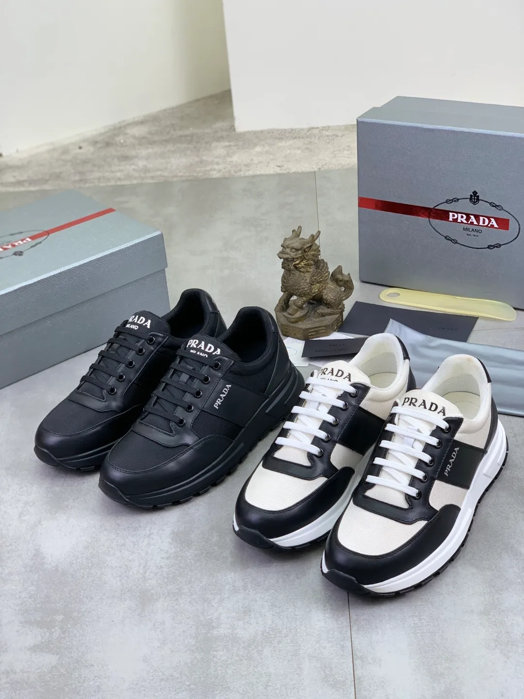 Men's men's shoes P560💰 [Real Price] Popular models are on the official website, 🆘 Trendy brand (Prada) mainly promotes popular models, avant-garde and versatile fashionable men's shoes private version mold opening, cowhide surface splicing 1:1.. Stylish and simple, original imported cowhide lining cowhide feet; the atmosphere and personality are more fashionable, eye-catching and pursuing class. It will subvert the old ideas and be a must-have for fashionistas who want to spend time with you! Must keep it! Tall and comfortable, large and low, high-end quality workmanship. Code number: 38-44 (45 customized) 2️⃣ optional.